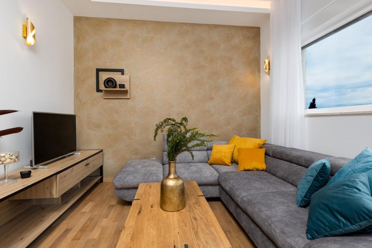 Muzini Apartment *
