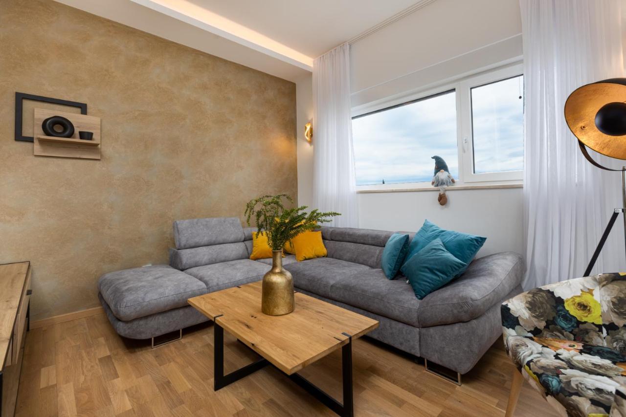 Muzini Apartment *