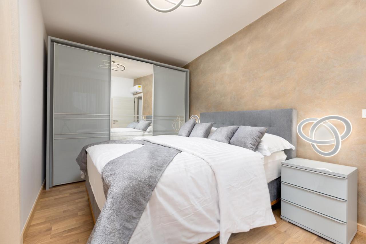 Apartment Muzini *